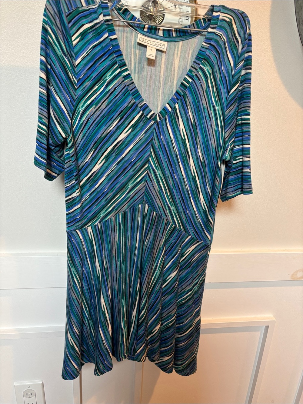 Dana Buchman short-sleeve V-neck top